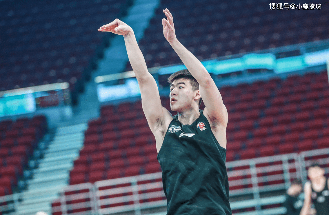 包含社区盾赛程吃紧,阿贾克斯冲刺阶段防线松动,话题不断,赛季目标并未改变的词条 包含社区盾赛程吃紧,阿贾克斯冲刺阶段防线松动,话题不断,赛季目标并未改变的词条