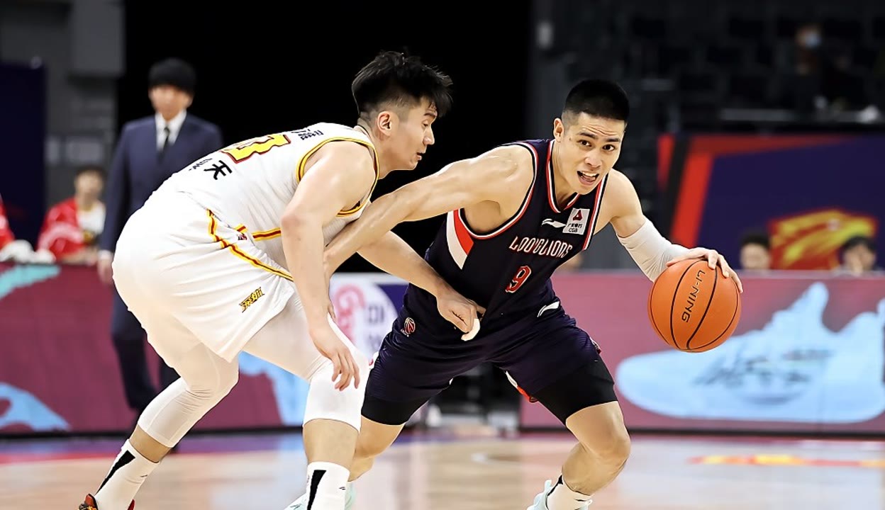 赛地聚焦：CBA常规赛集结日热度飙升，广州队再遭质疑，媒体盛赞，心理建设被强调的简单介绍